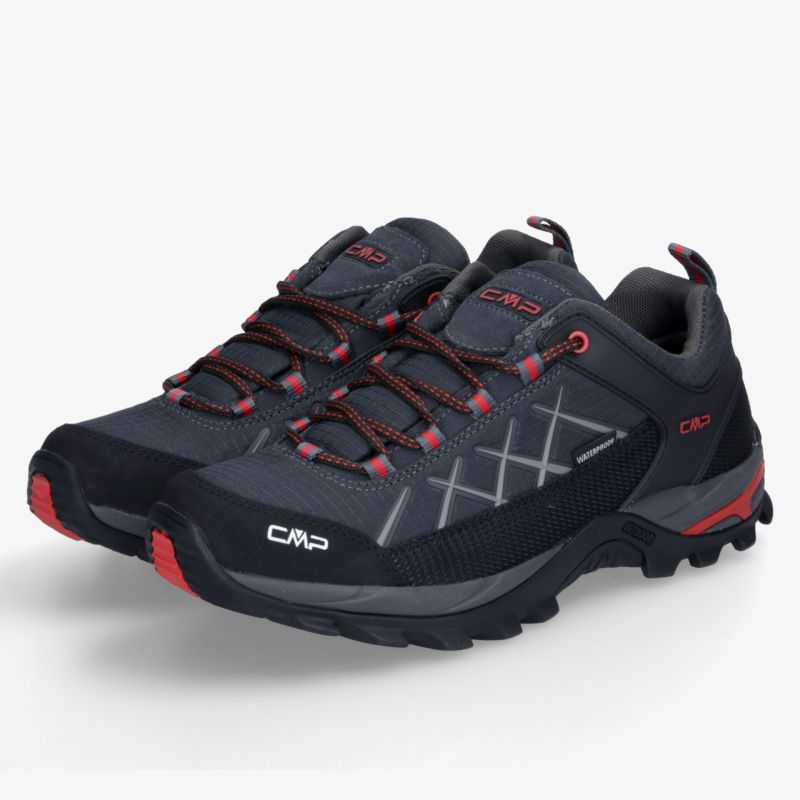 Robuste Wanderschuhe mit rutschfester Sohle und atmungsaktivem Material für optimalen Komfort und Halt.