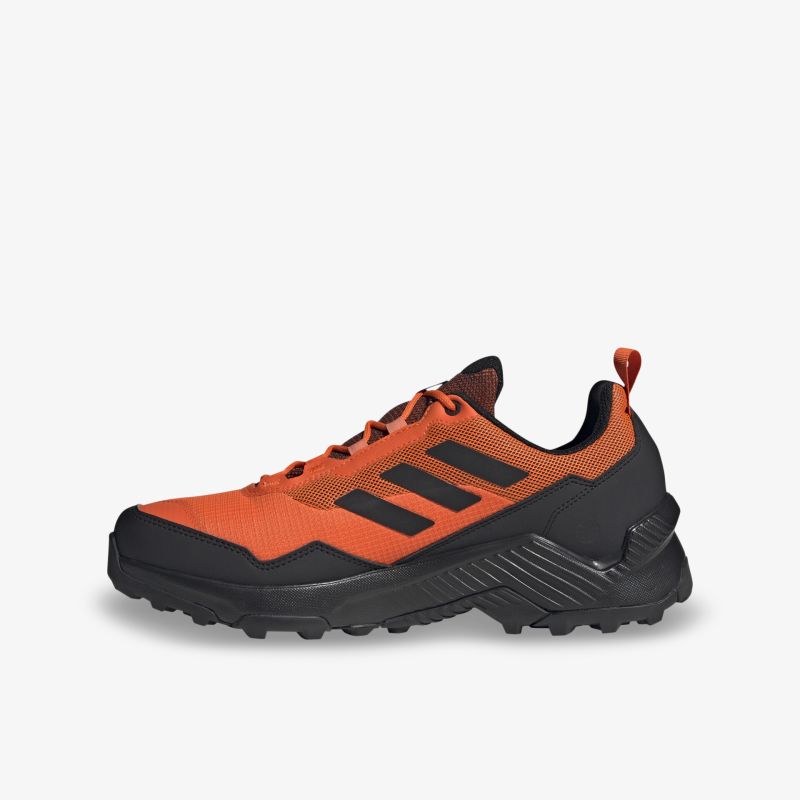 Robuster Outdoor-Sportschuh in Orange und Schwarz mit exzellenter Trittfestigkeit und Komfort