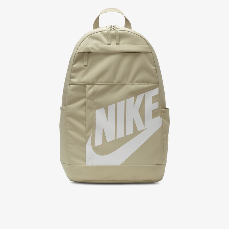 Beiger Nike Rucksack mit großem Logo, robust und geräumig für Alltag und Sportaktivitäten