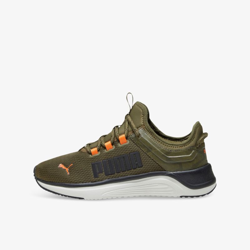 Moderner olivgrüner Sneaker mit auffälligen Details und komfortabler Sohle, ideal für Freizeit und Sport.