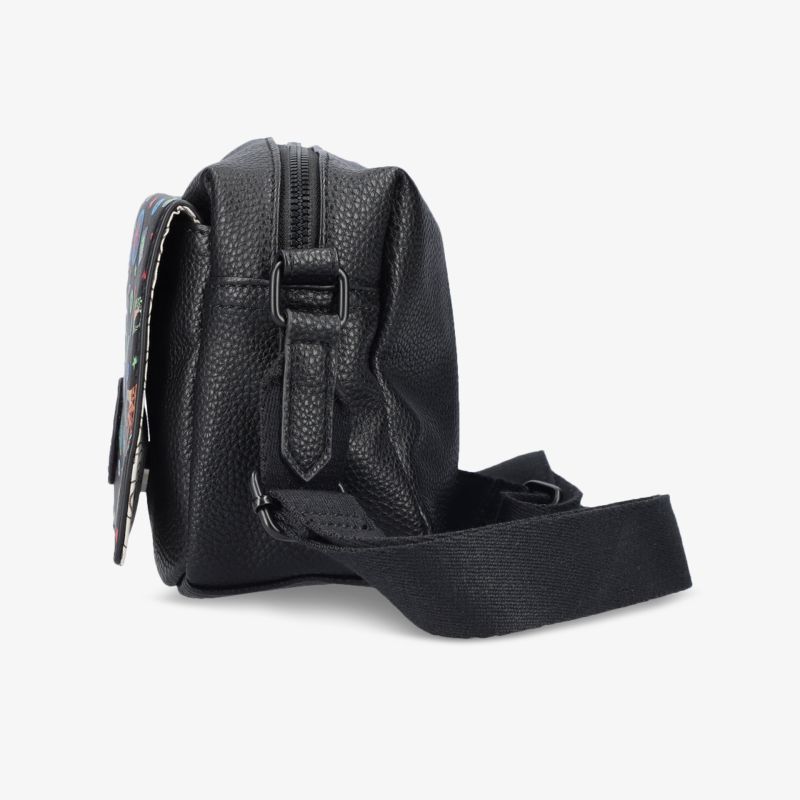 Kleine schwarze Tasche mit verstellbarem Riemen und kompaktem, funktionalem Design aus robustem Material.