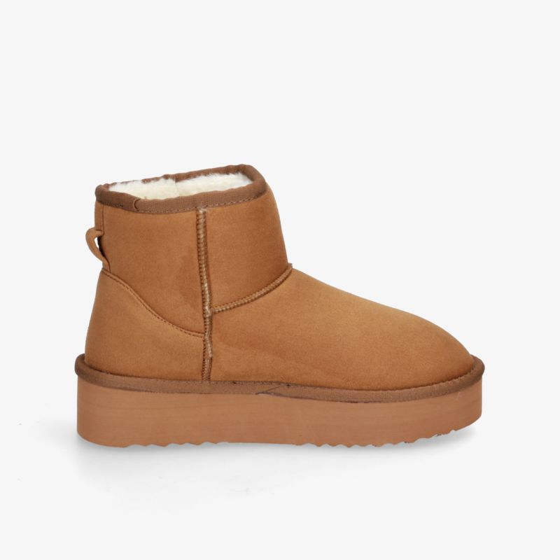 Bequeme braune Boots mit weichem Futter und rutschfester Sohle. Perfekt für kalte Tage.