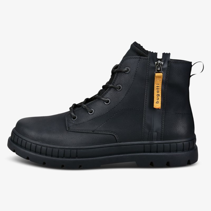 seitlich sichtbarer schwarzer robuster Winterstiefel mit Reißverschluss und rutschfester Profilsohle