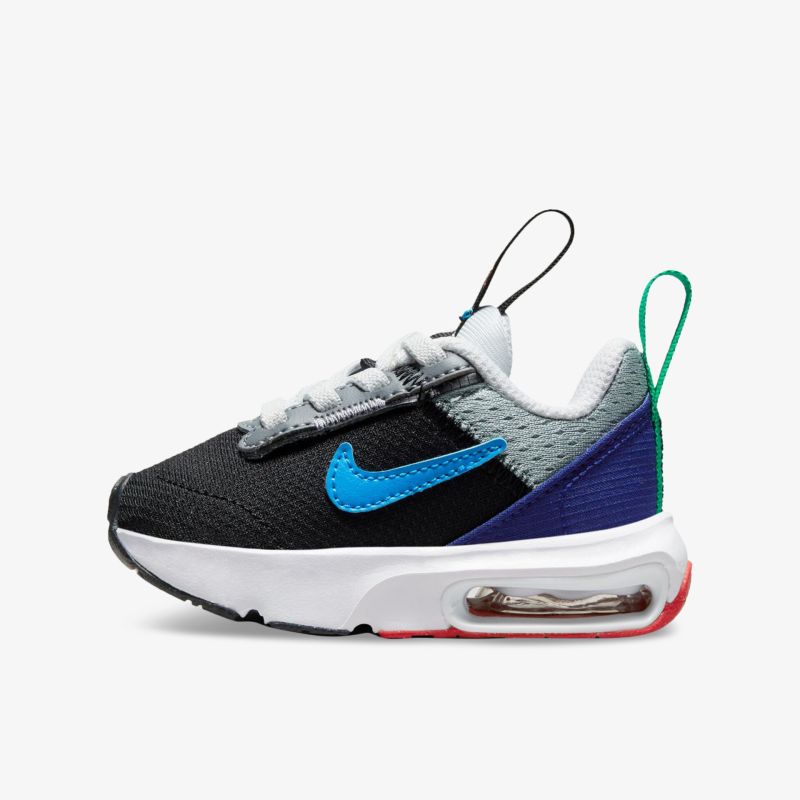 Moderner Laufschuh mit stilvollem Design, blauen Akzenten und innovativer Sohlentechnologie.