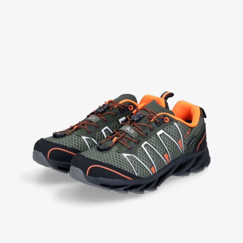 Robuste Wanderschuhe mit rutschfester Sohle und atmungsaktivem Design für vielseitige Outdoor-Aktivitäten.