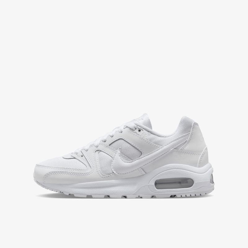 Moderner weißer Sneaker mit gepolstertem Schaft und stoßdämpfender Sohle für optimalen Komfort