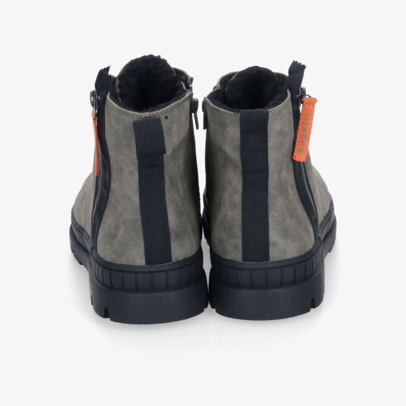 Robuste graue Stiefel mit schwarzer rutschfester Sohle und stabilem Design, ideal für kalte Tage
