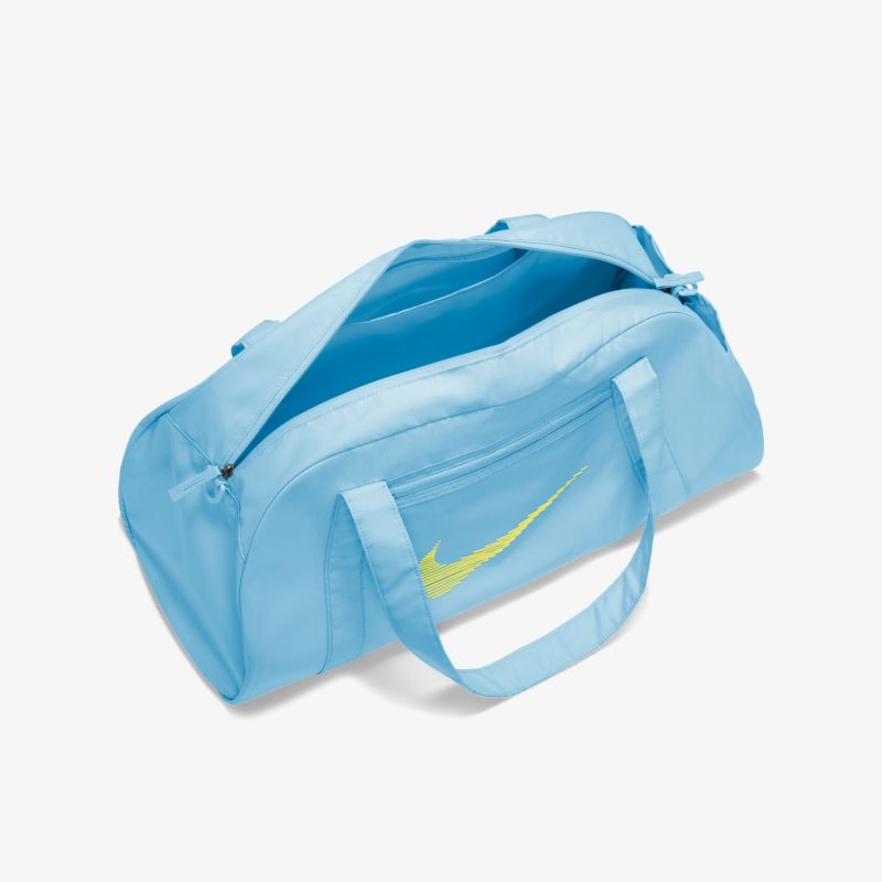 Leichte und geräumige Sporttasche mit komfortablen Tragegriffen, ideal für Sport und Reisen.