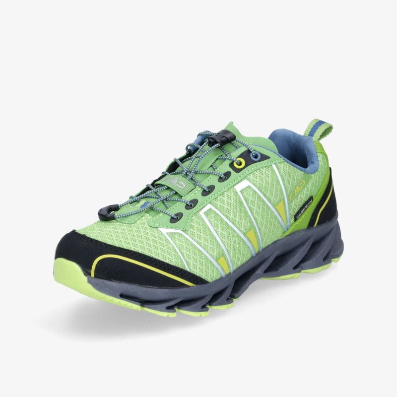 Leichter, atmungsaktiver grüner Sportschuh mit stabiler, rutschfester Sohle für Outdoor-Aktivitäten.