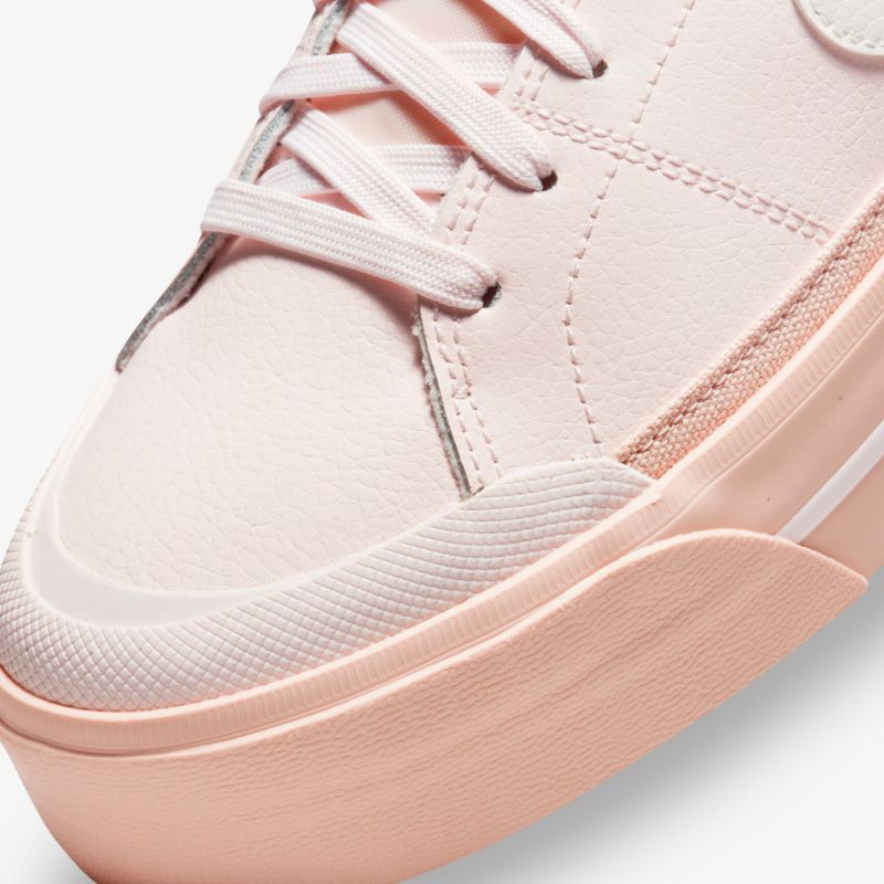 Stylischer Pastell-Sneaker aus robustem Canvas-Material mit komfortabler, abriebfester Sohle.
