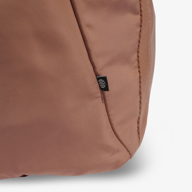 Eleganter und praktischer Rucksack mit wasserabweisendem Material und hochwertiger Verarbeitung.