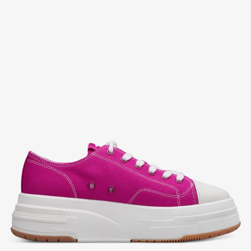 Moderner Turnschuh in lebhaftem Pink mit robuster weißer Sohle und klassischer Schnürung, ideal für Freizeitaktivitäten.
