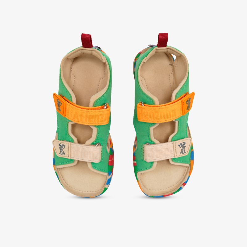 Grüne und orange farbenfrohe Sandalen mit verstellbaren Riemen und flexibler, rutschfester Sohle für optimalen Tragekomfort