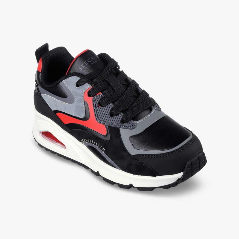 Sportlicher Schuh mit atmungsaktiven Einsätzen und stabiler, rutschfester Sohle in modernem schwarz-grau-rot Design