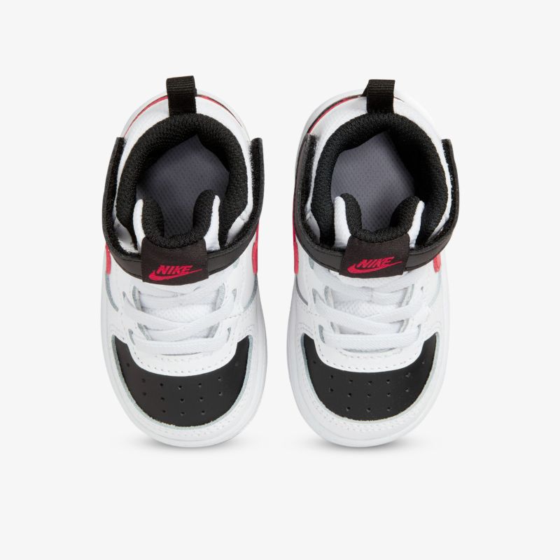 Moderner, sportlicher Schuh mit rutschfester Sohle und stylischem Design für optimalen Tragekomfort.