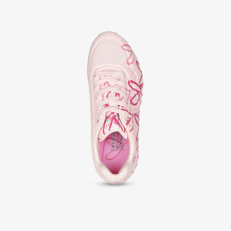 Leichter rosa Sportschuh mit atmungsaktivem Material und bequemer Passform, ideal für aktive Nutzung