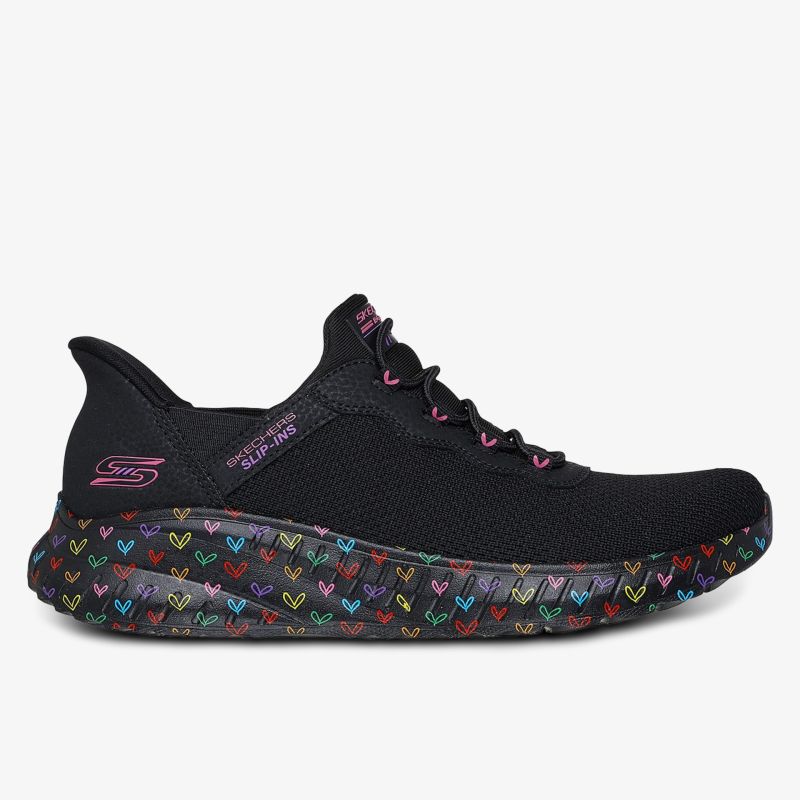 Seitenansicht leichter Sneaker mit buntem Sohlenmuster und atmungsaktivem Obermaterial, sportlich und bequem