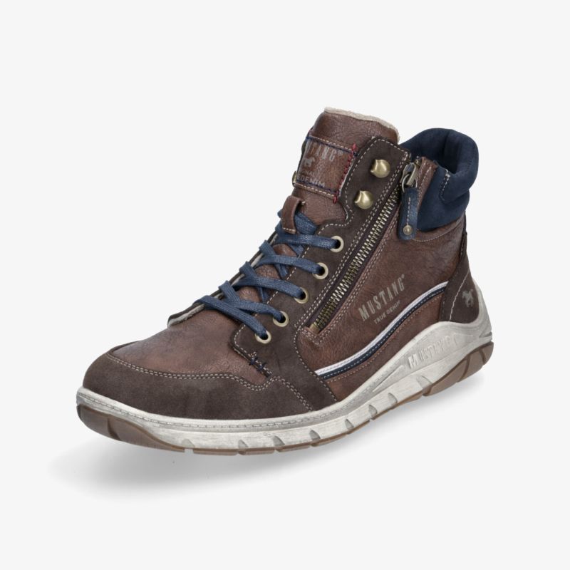 Moderner, robuster Stiefel mit markanter Sohle, Schnürung und Reißverschluss für maximalen Komfort und Stil.