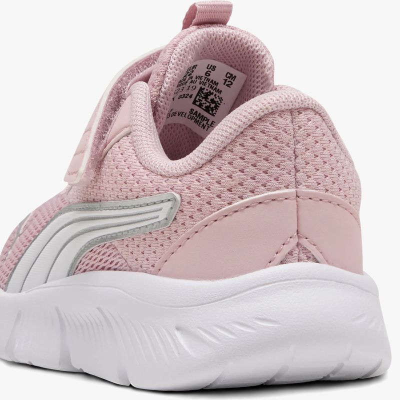 Leichter Sportschuh mit atmungsaktivem Mesh und gepolstertem Kragen für hohen Tragekomfort