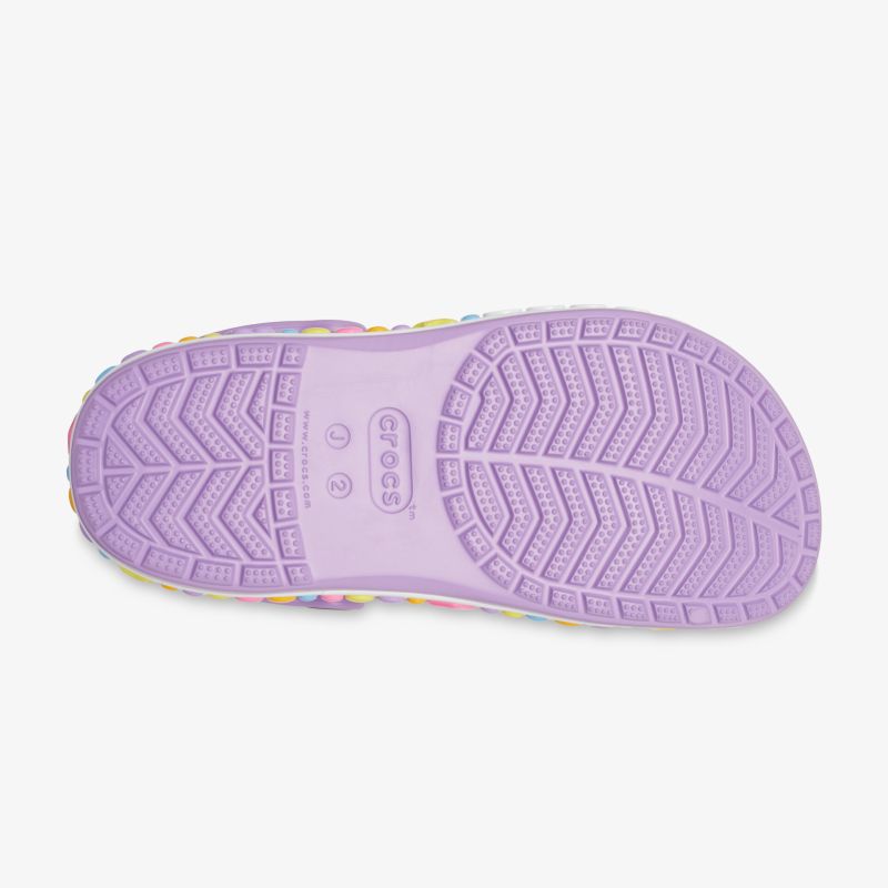 Sohle eines violetten Schuhs, rutschfestes Profil, ergonomisches Design für hohen Tragekomfort.