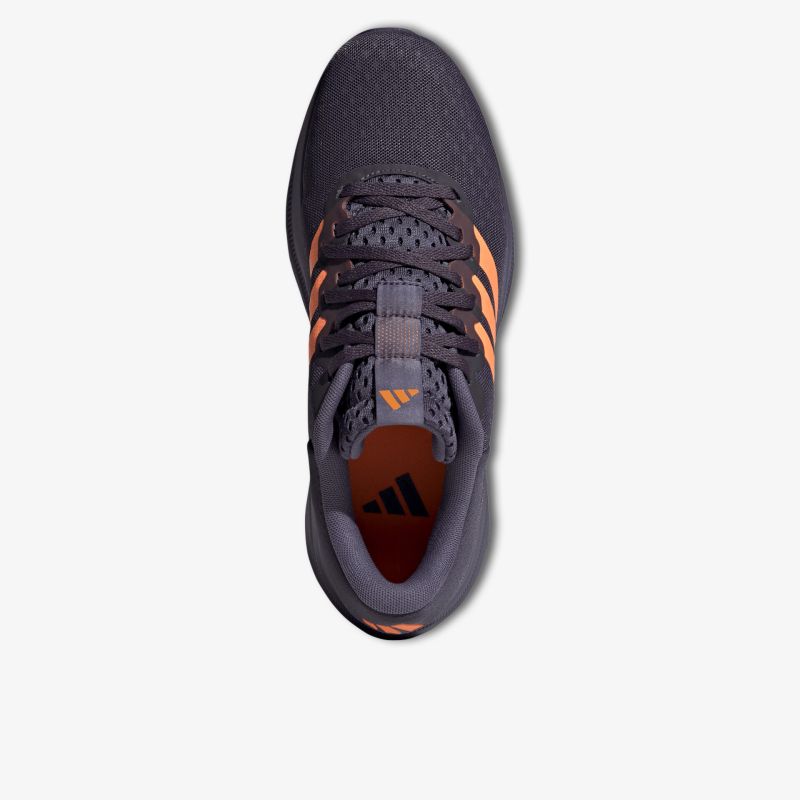 Obere Draufsicht auf einen atmungsaktiven, leichten Sportschuh mit gedämpfter Sohle und flexibler Passform