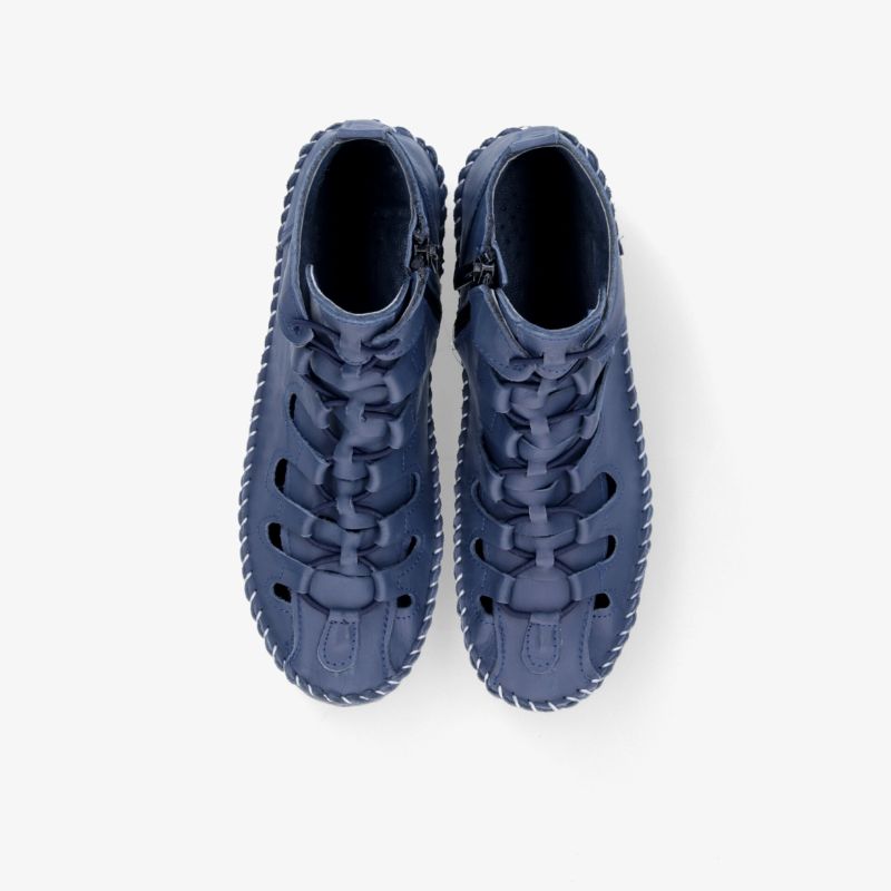 Moderne navy Schuhe mit innovativem Design und sportlichem Look, ideal für vielseitige Gelegenheiten.