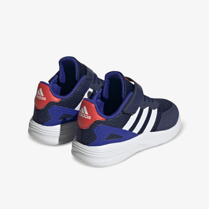 Moderne blaue Sneaker mit roten Akzenten und weißer Sohle, ideal für sportlichen Komfort und lässigen Stil.