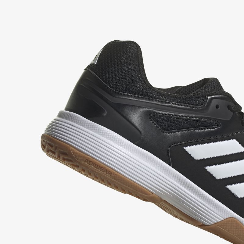 Stilvoller Sportschuh mit robustem Design und moderner Optik für optimalen Komfort und Halt