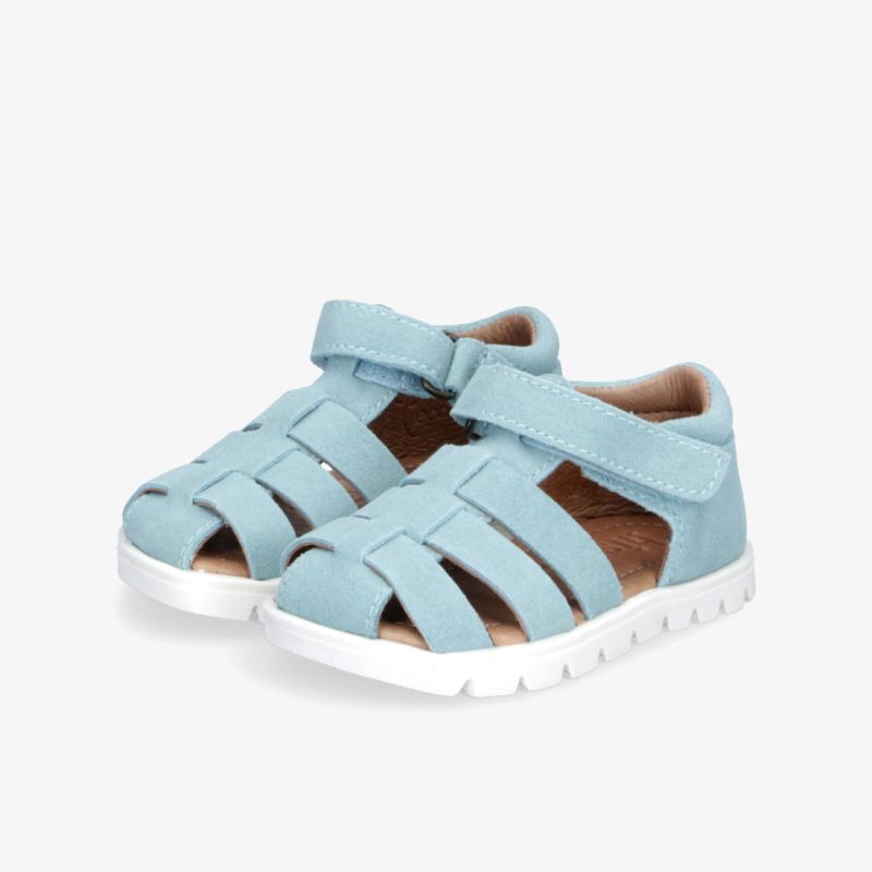 Leichte blaue Sandalen mit flexiblem Klettverschluss und rutschfester Sohle, ideal für hohen Tragekomfort im Sommer