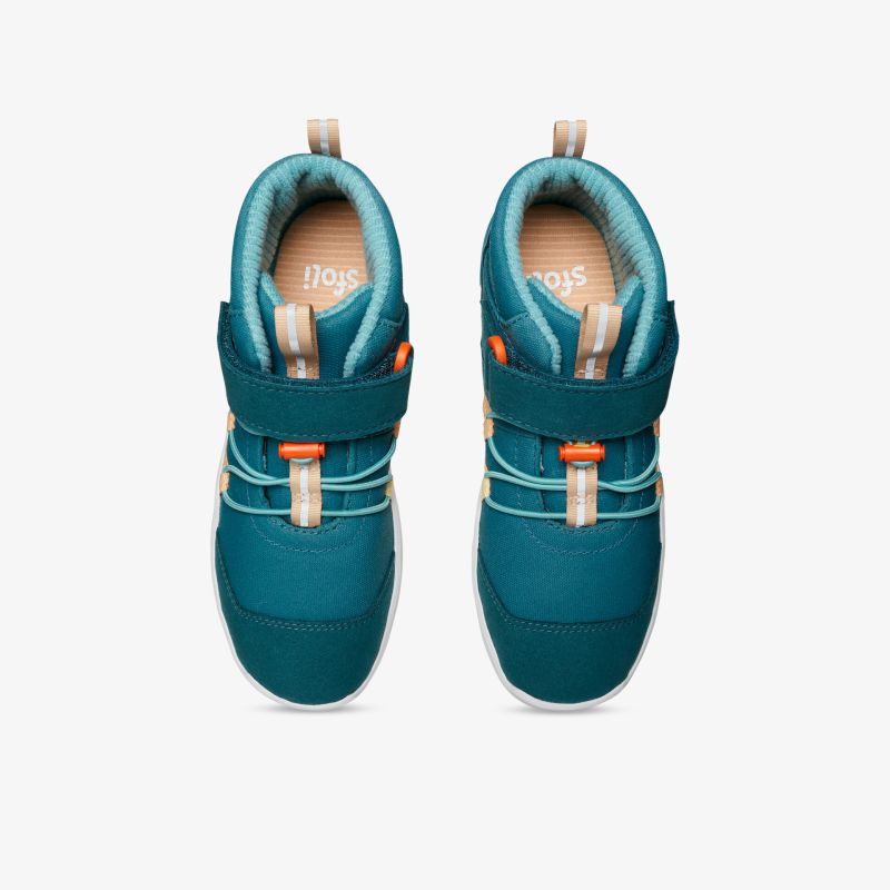 Bequeme und moderne Schuhe mit praktischen Verschlüssen, ideal für Alltag und Sportaktivitäten.