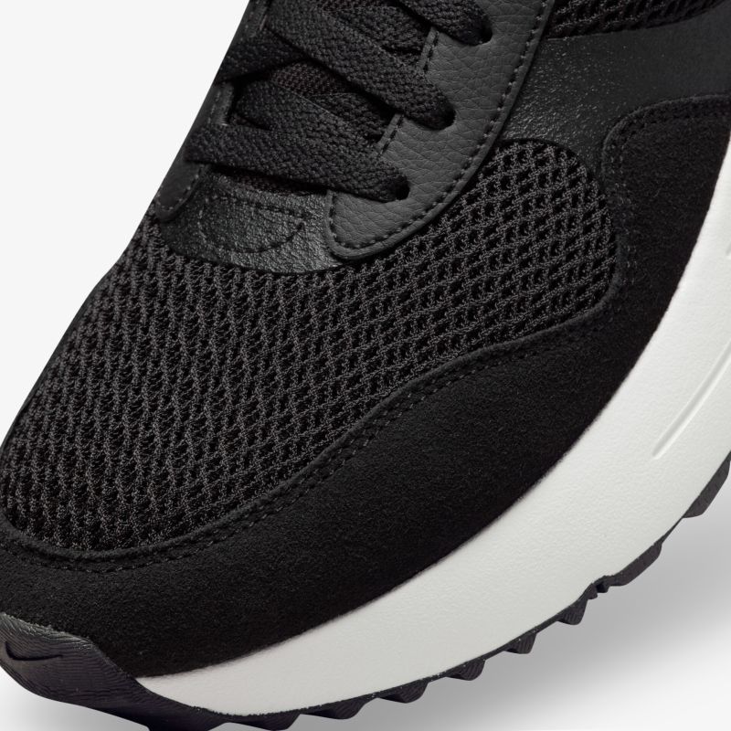 Schwarzer Sneaker aus Mesh und Leder mit weißer Sohle für optimalen Komfort und modernen Look.