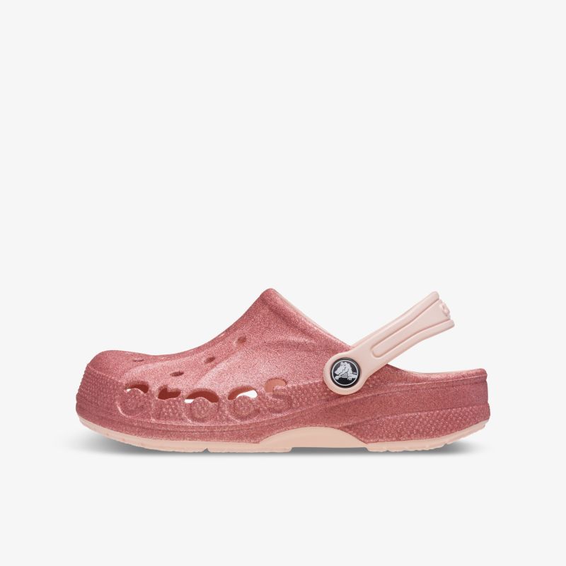 Seitliche Ansicht eines leichten und atmungsaktiven rosafarbenen Crocs mit verstellbarem Riemen für optimalen Komfort