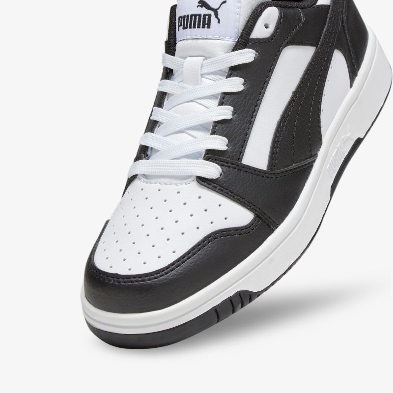 Trendiger Sneaker in Schwarz und Weiß mit bequemer Passform und modernem Design für vielseitige Gelegenheiten.