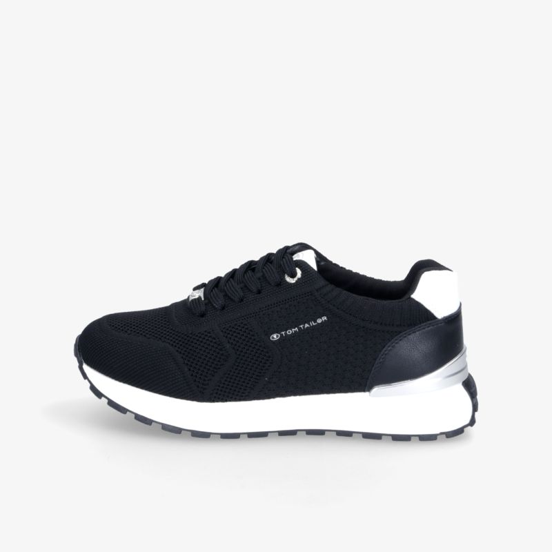 Schwarzer sportlicher Sneaker seitlich mit komfortabler Polsterung und rutschfester Sohle