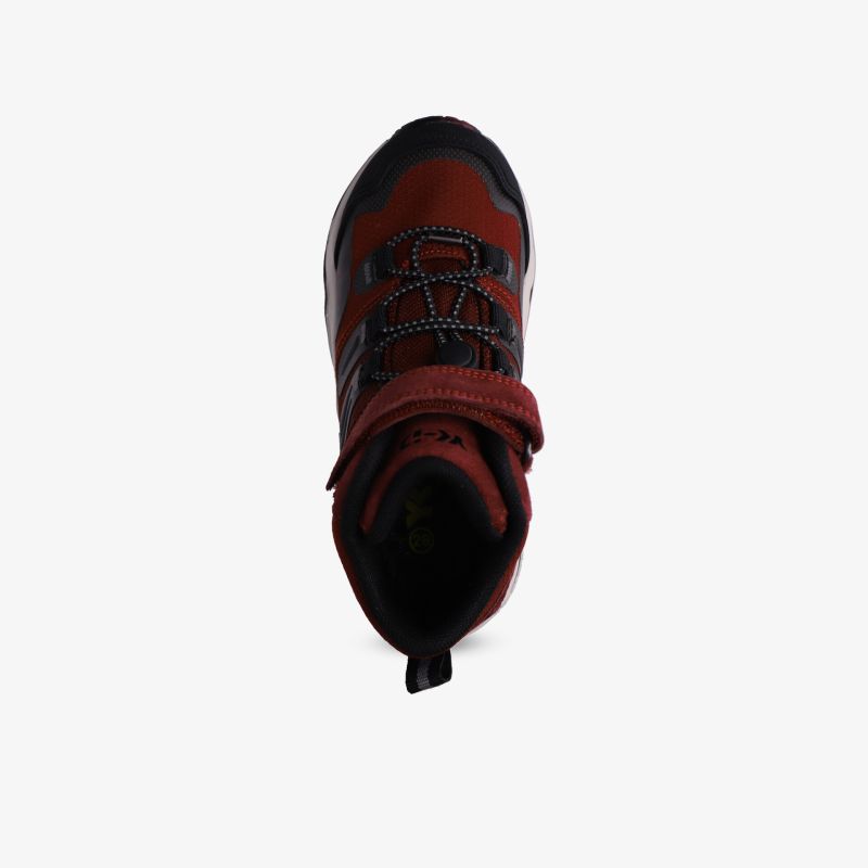 Hochwertiger roter Schuh mit innovativem Schnürsystem für optimalen Komfort und Halt.