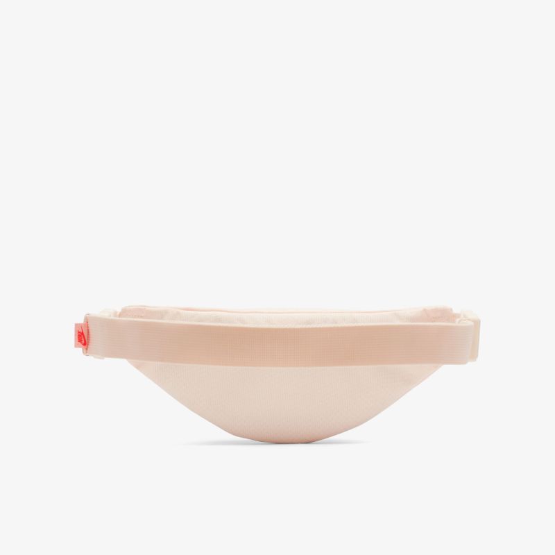 Schlichte und stilvolle Bauchtasche in Beige mit praktischem Reißverschluss, ideal für unterwegs.