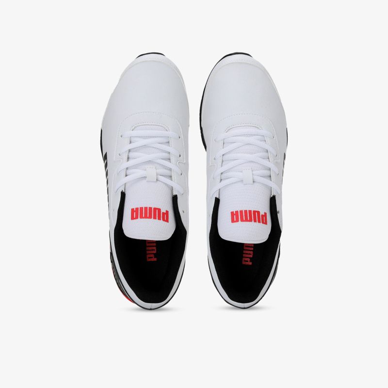 Stylische weiße Schuhe mit sportlichem Design und hervorragendem Tragekomfort, ideal für dynamische Aktivitäten.