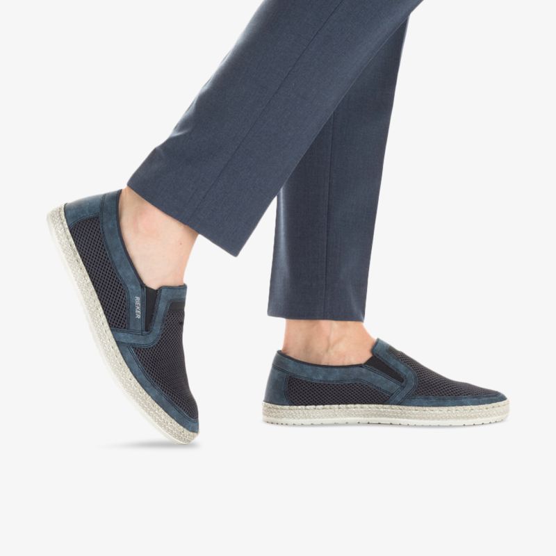 Elegante Slip-On-Schuhe mit bequemer Sohle, perfekt für stilvolle Freizeitlooks und moderne Kombinationen.