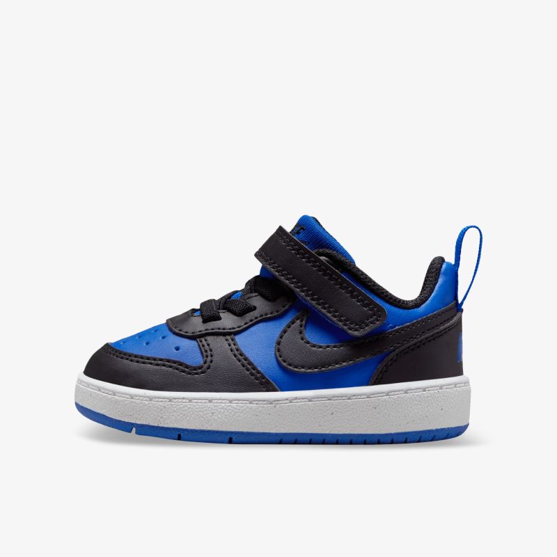 Moderner Sportschuh in Blau und Schwarz mit robuster Schnalle und rutschfester Sohle für optimalen Halt