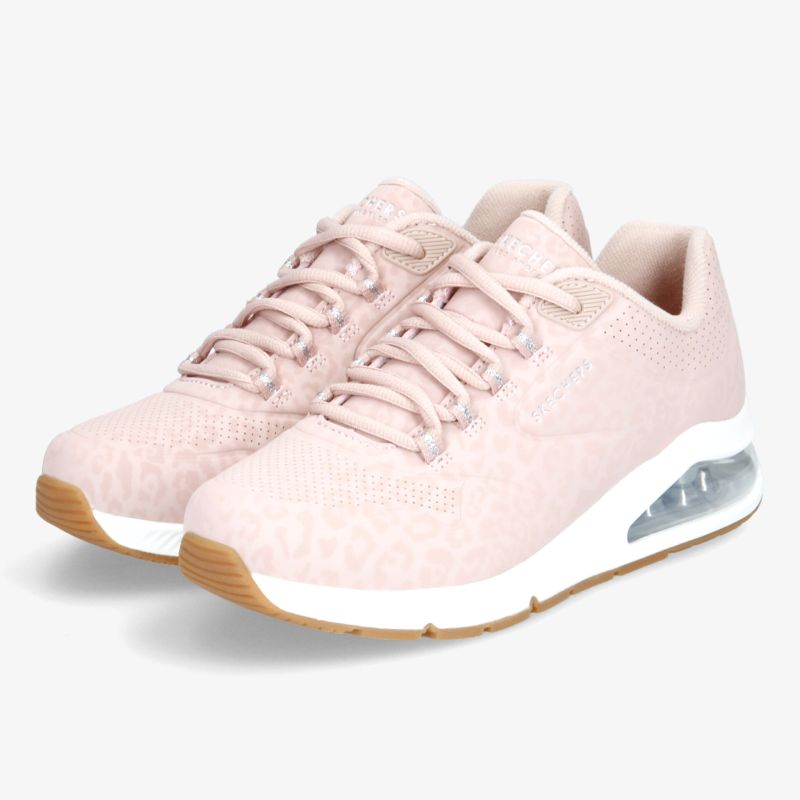 Moderne pinke Sneaker mit transparenter Sohle, perfekter Komfort und stilvolles Design für sportlichen Look.