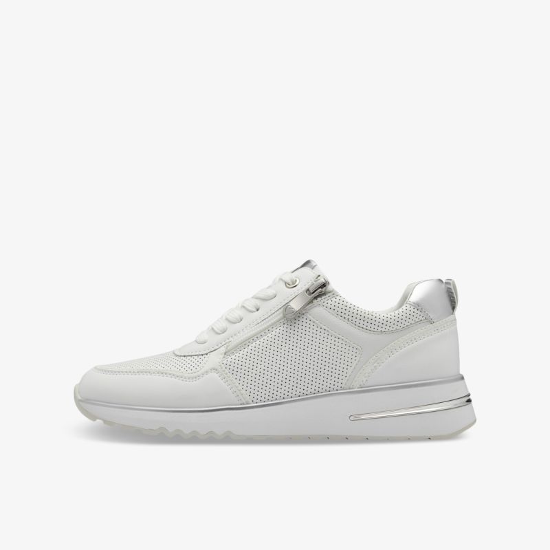 Seitenansicht eines weißen Sneakers mit leichtem, atmungsaktivem und komfortablem Design