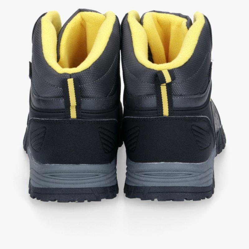 Rückansicht von robusten, gepolsterten Schuhen mit rutschfester Sohle und komfortabler Passform