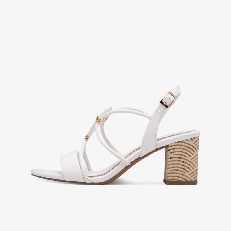 Weiße Sandalette mit mittelhohem Absatz und verstellbarem Riemen, eleganter Schuh in klarer Seitenansicht