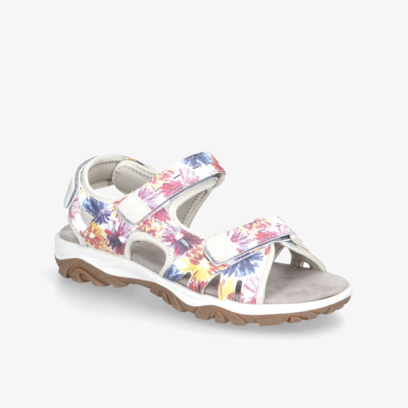 Floral gemusterte Sandale mit verstellbarem Riemen, leichter Bauweise und flexibler, robuster Sohle in schräger Frontansicht