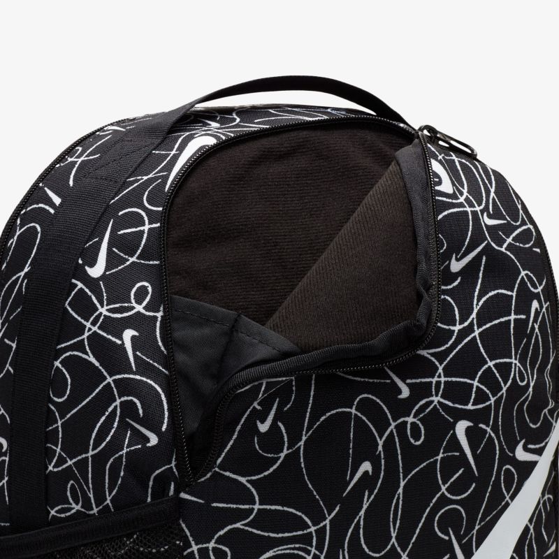 Schwarzer Rucksack mit weißem abstraktem Muster und leicht zugänglichem Hauptfach, ideal für den Alltag.