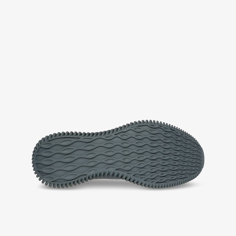 Graue Schuhsohle mit tiefem, flexiblem Profil für sicheren Halt und hohe Strapazierfähigkeit