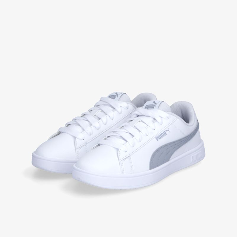 Leichte weiße Sneaker mit sportlichem, bequemem Design und klassischem, strapazierfähigem Look