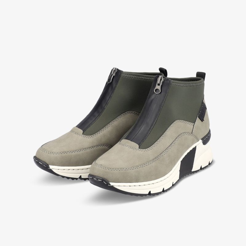 Stylische Sneaker-Boots mit Reißverschluss und rutschfester Sohle, ideal für komfortable und modische Auftritte.