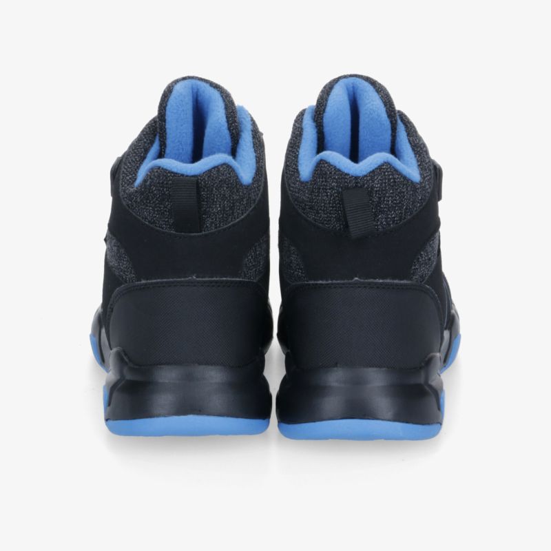 Hochwertige schwarze Sneaker mit blauen Akzenten für optimalen Komfort und Stil, Rückansicht.