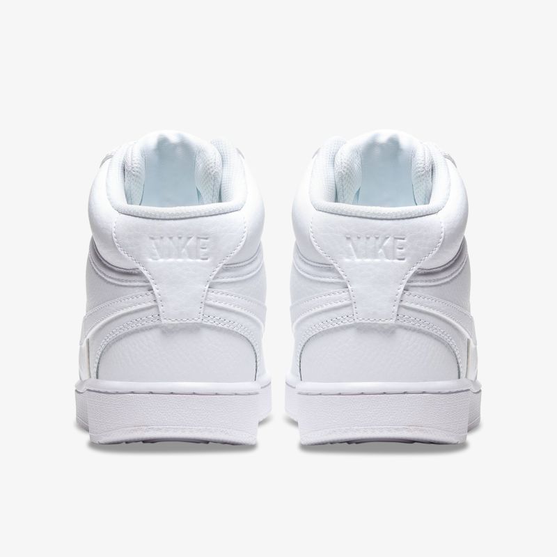 Klassische weiße High-Top-Sneaker mit zeitlosem Design, hochwertige Verarbeitung und optimalem Tragekomfort.